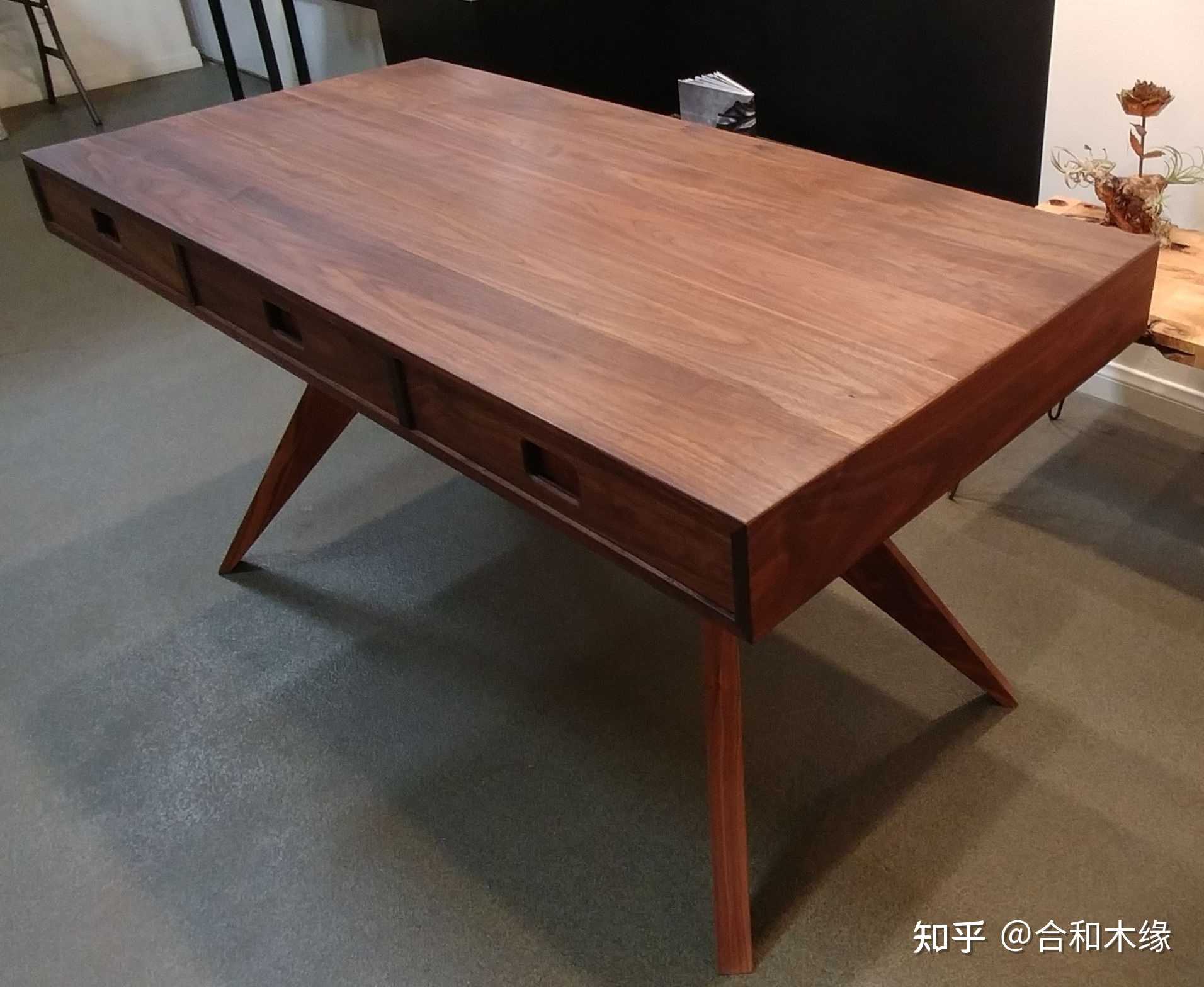 合和木缘 的想法: #实木书桌# 北美黑胡桃木办公桌,漂亮的… - 知乎