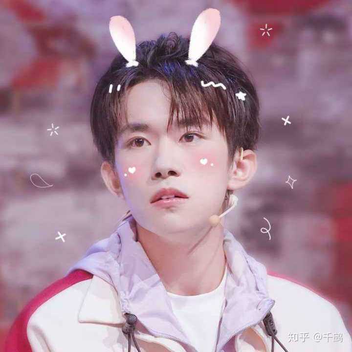 我们班音乐课代表,一个高富帅学霸,团偏玺 这是他的头像