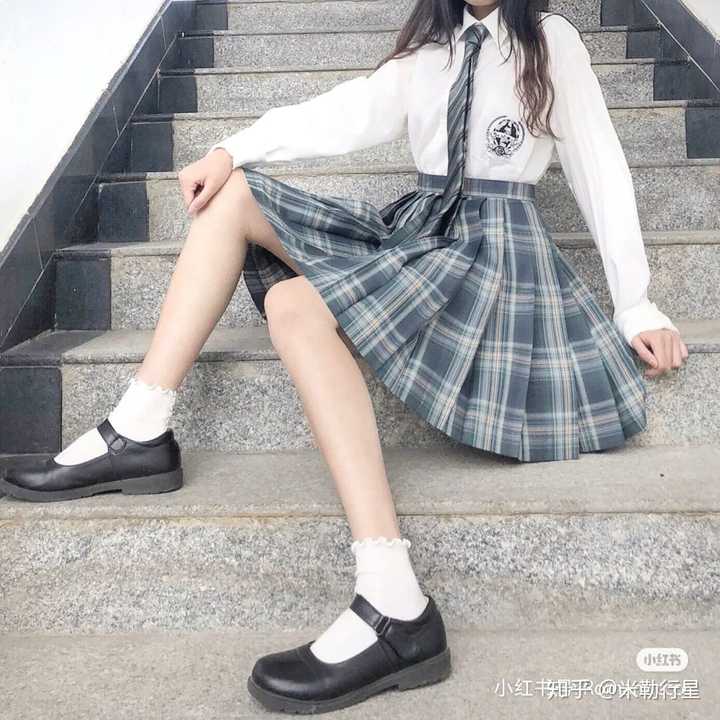 140斤的女孩子可以穿jk或漢服嘛?