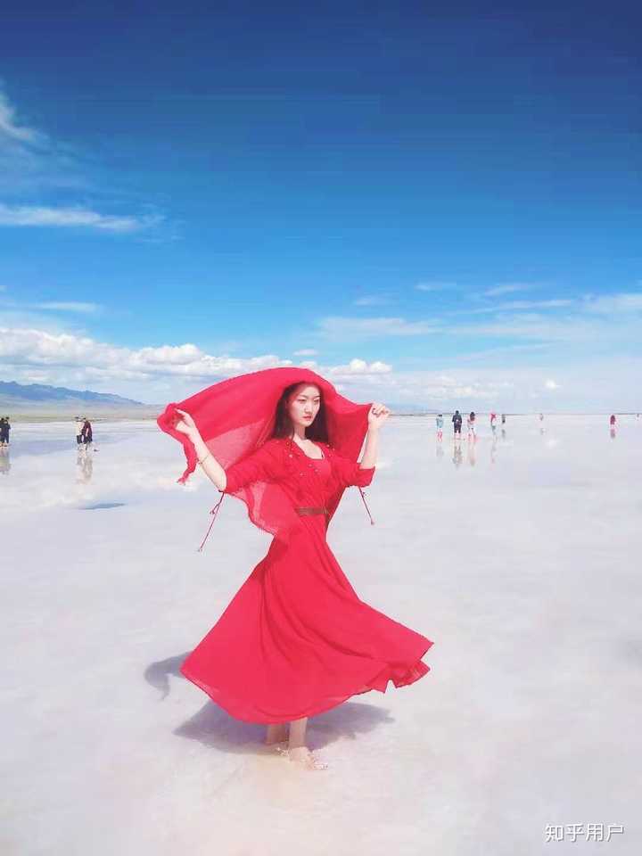 在茶卡盐湖的这三张啦! 穿红裙子去青海旅游永远是对的选择!