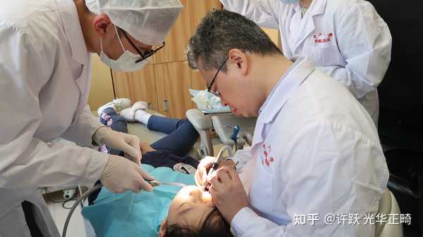 9名大学生吸网购电子烟后入院