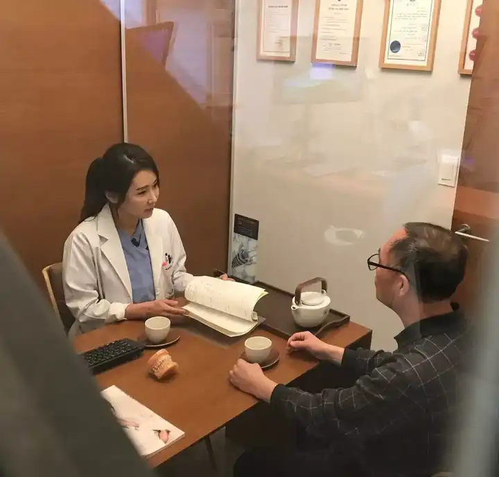 身材火辣,和女儿同框似姐妹,别人猜不出年龄是一种什么体验?