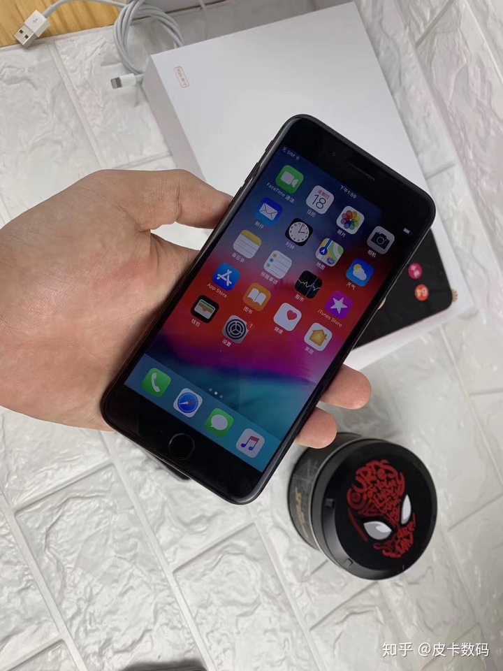 先来对比一下两部手机的大致参数