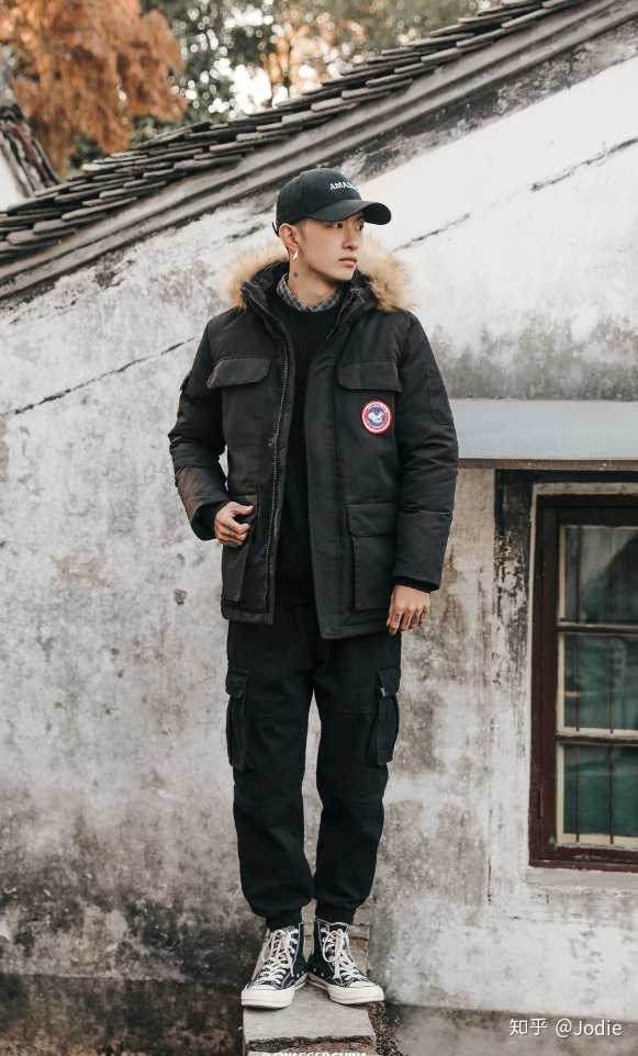 男,身高一米八多,偏瘦.