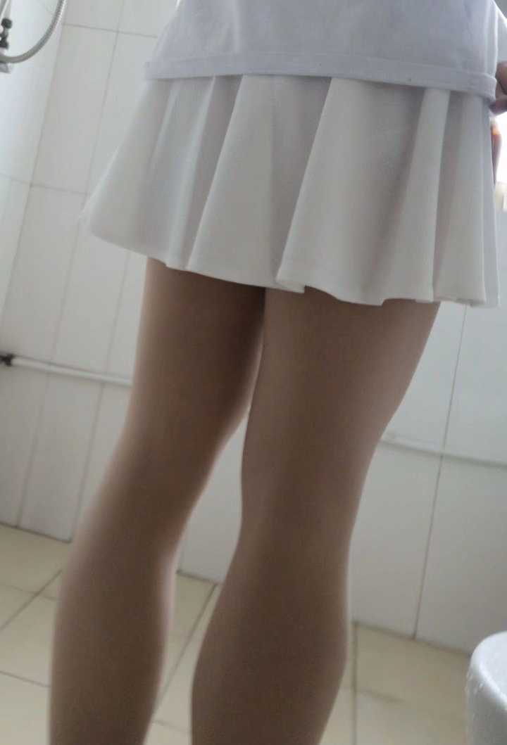微博知乎贴吧晒丝袜/腿照出于何种心态?