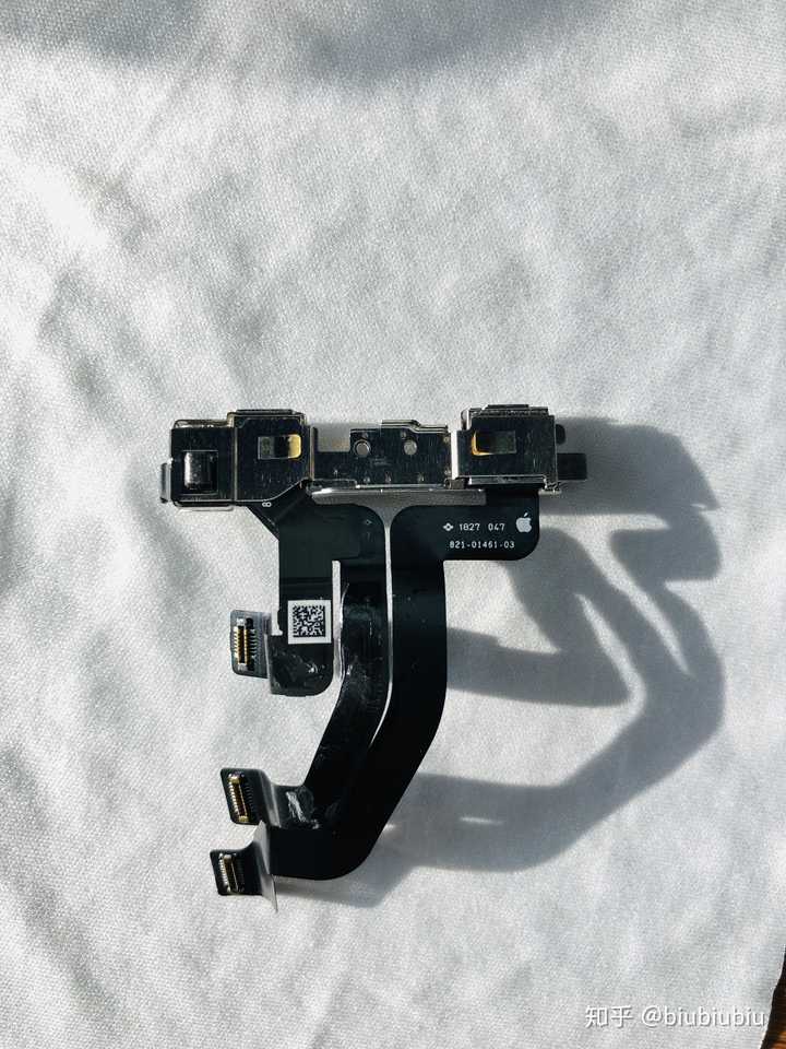 iphonexs摔在水里一下面容不管用了怎么回事?