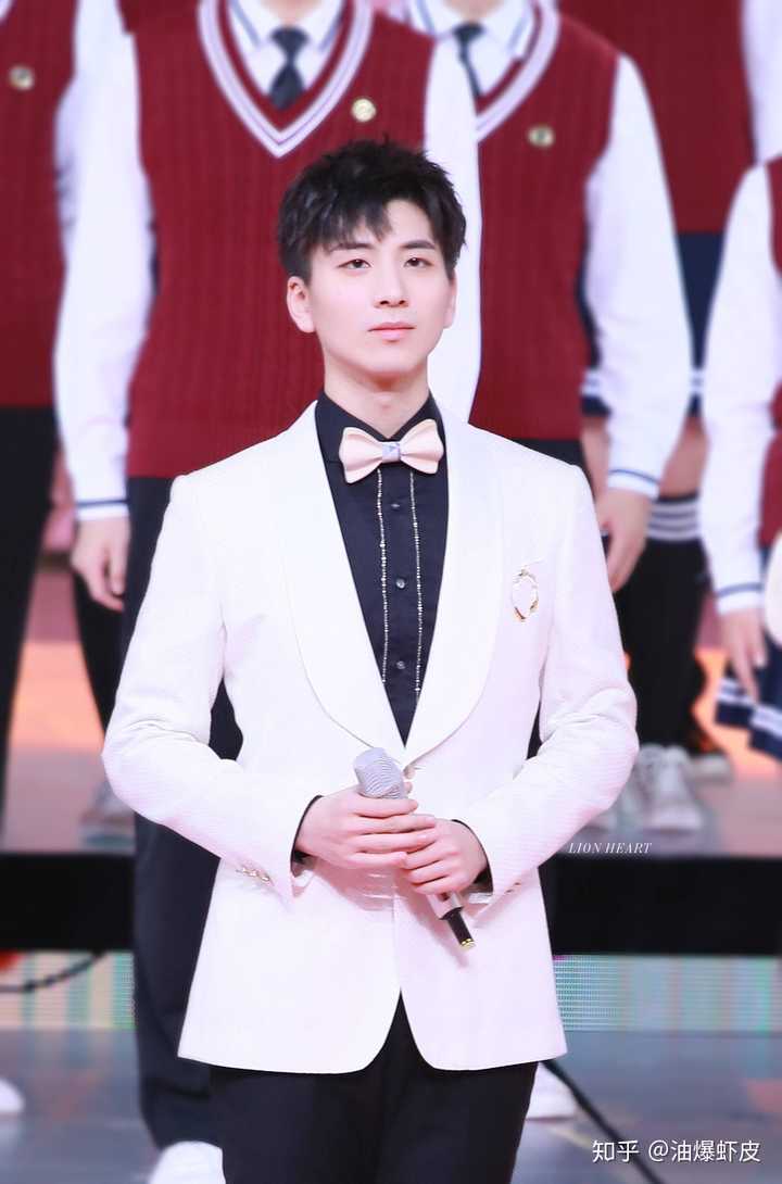 如何评价蔡程昱的长相?