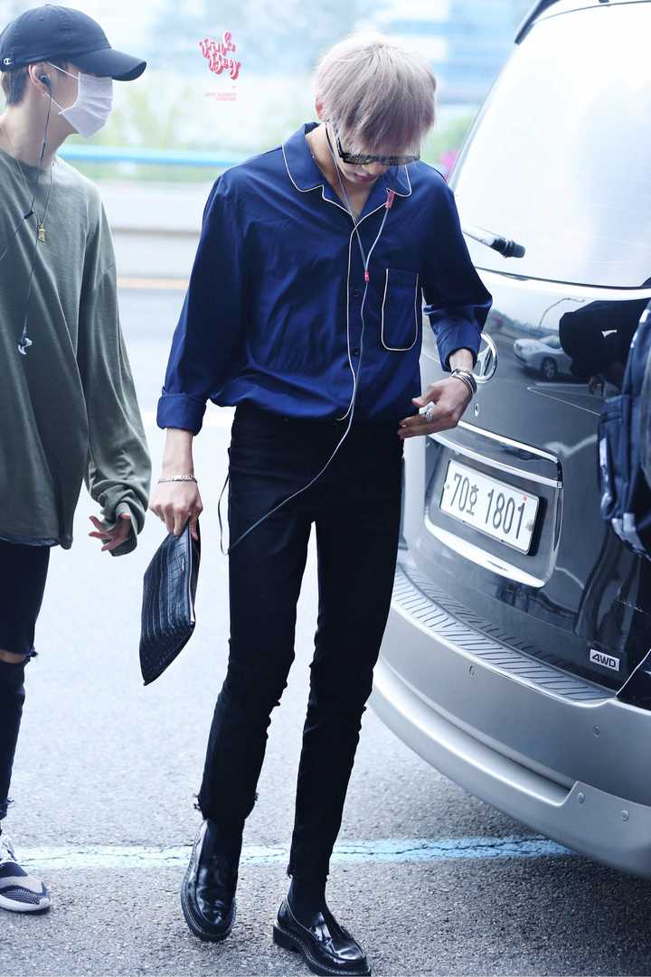 以为是p的,后来一看不对啊,这是饭拍预览照,而且bambam的腿不需要p图