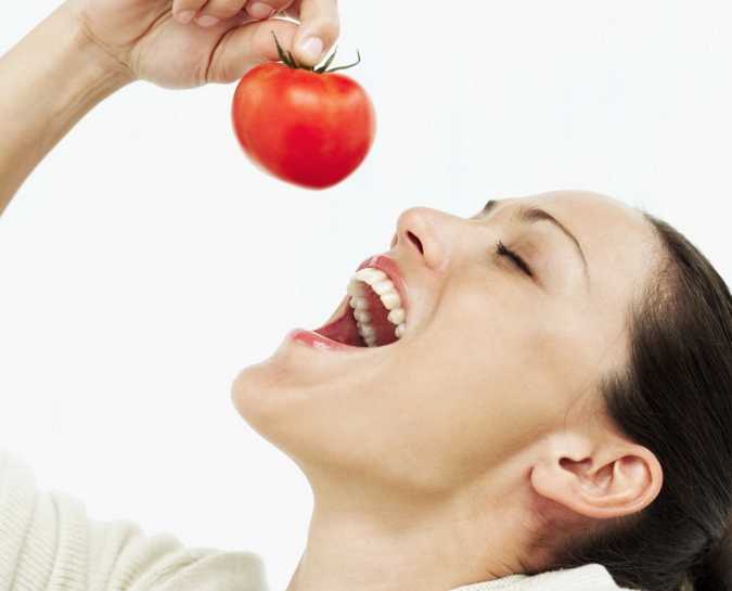 每天吃西红柿能美白吗?若能、生吃好还是熟吃