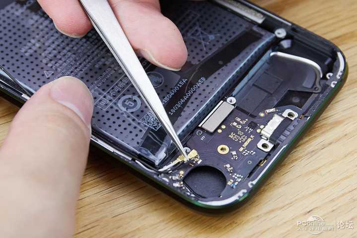 这个框架上还有个振动马达,这样的设计挺少见的.