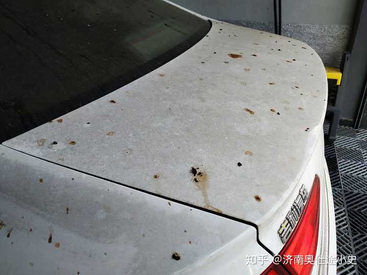 车漆表面黄点怎么清理