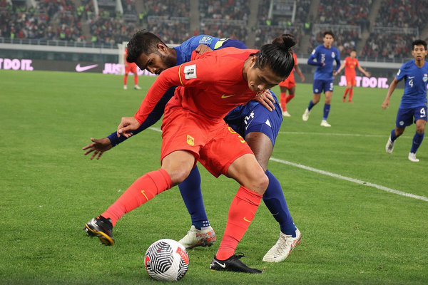 2026 世界杯亚洲区预选赛 6 月国足主场迎战泰国，武磊由于累计黄牌缺阵，国足该如何解决锋线进攻问题？