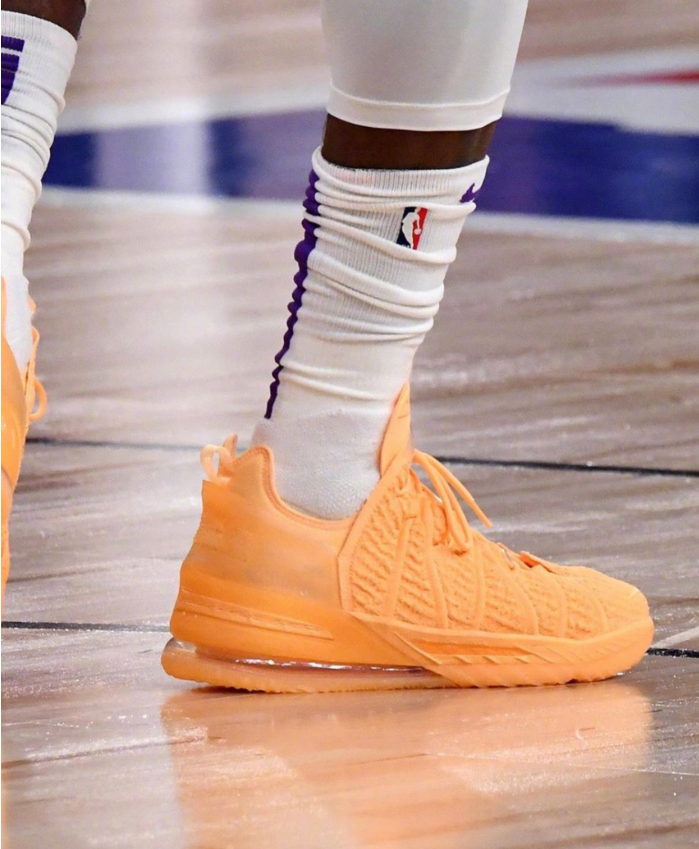 请问一下各位知友詹姆斯系列的那款球鞋值得入手