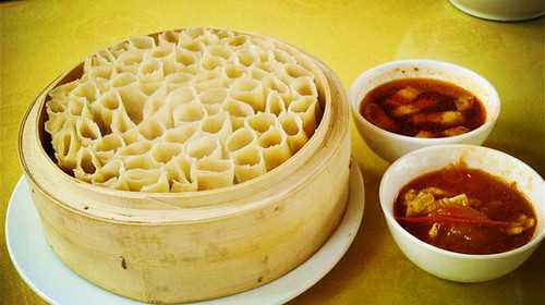 1莜面栲栳栳我一直以为是莜面烤姥姥,以前还以为这菜多苦大仇深,但