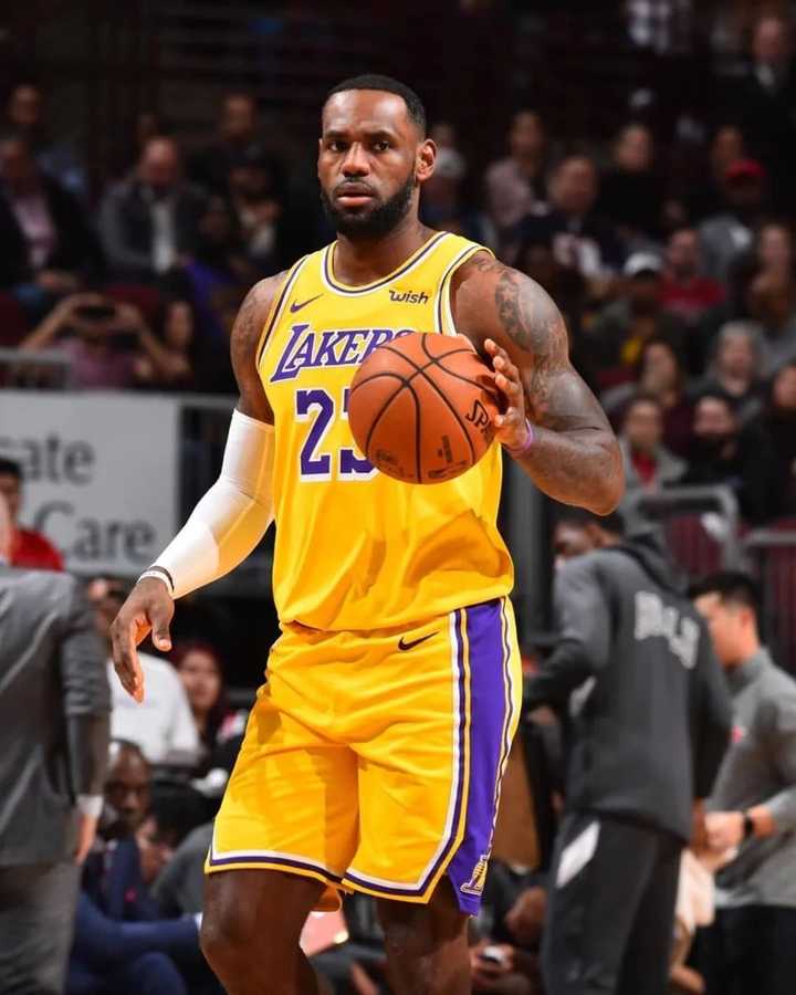 有没有勒布朗詹姆斯的高清头像或者壁纸,帅一些的?