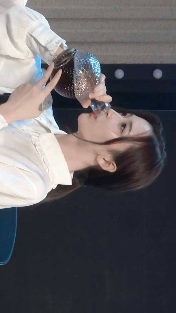 (滑稽 但神颜—必须要有吴哲晗的名字.