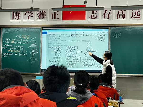 湖南严禁通过入学考试分班或设立重点班、快慢班，不分班对学生有哪些利弊？还有哪些办法可以因材施教？