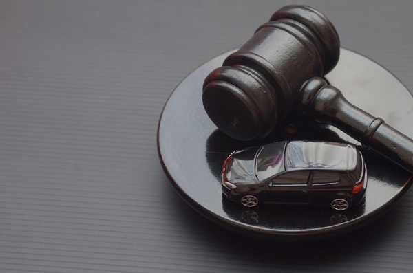 醉酒男子被留车内死亡，代驾因未尽义务被判赔 5.7 万，代驾具体有什么义务？更好的处理方法是什么？