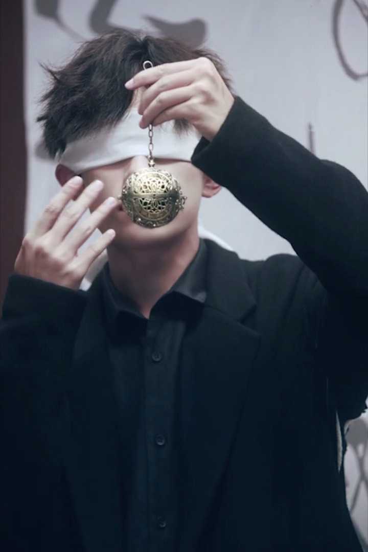 古风跟他真的特别搭 谁能想到我因为六支广告片快乐了一整天  蒙眼杀