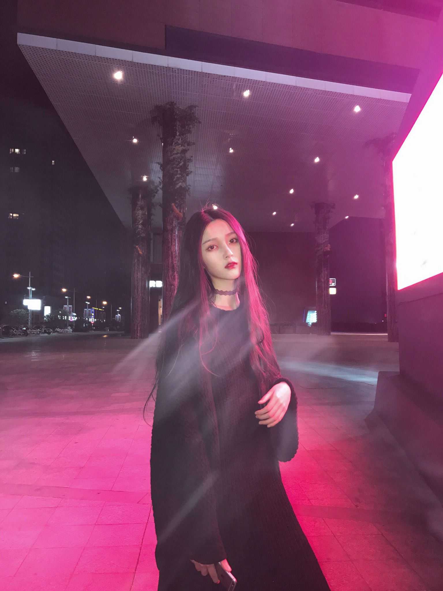  /p> p>微博 liiin1 /p> p>我对她的第一眼  不夸张 /p> p>此人只应