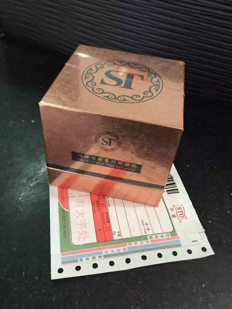 朋友在微信上卖从没听过的化妆品。让我每天发