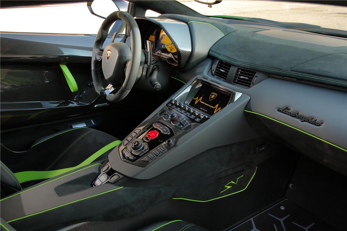 西班牙试驾兰博基尼aventadorlp7504sv