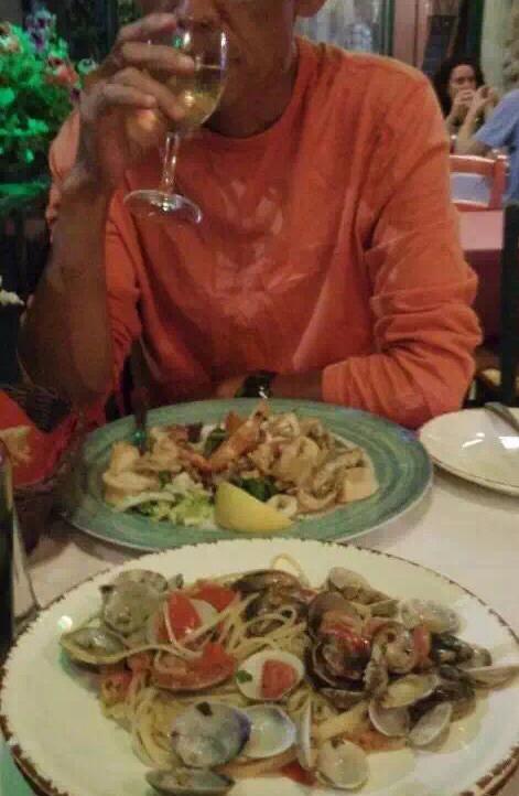 的老妈为了退休后的欧洲游准备开始学英语,该