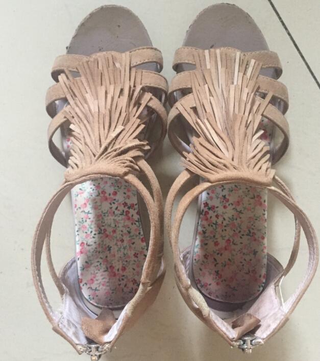 女生如何解决夏天脚出汗无法穿高跟鞋的问题?