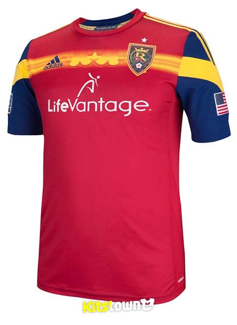 有哪些冷门却好看的足球队队服?