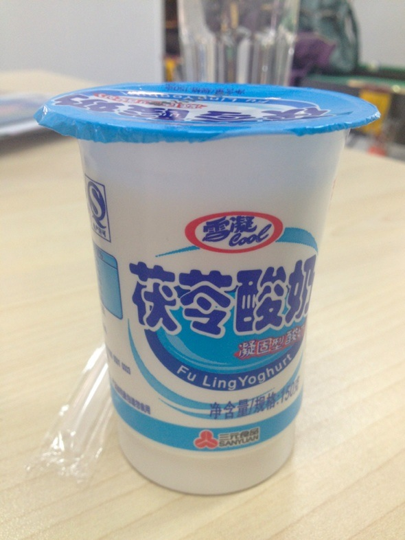 三元的茯苓酸奶~没有添加剂的自然凝固   非常纯正的酸奶味