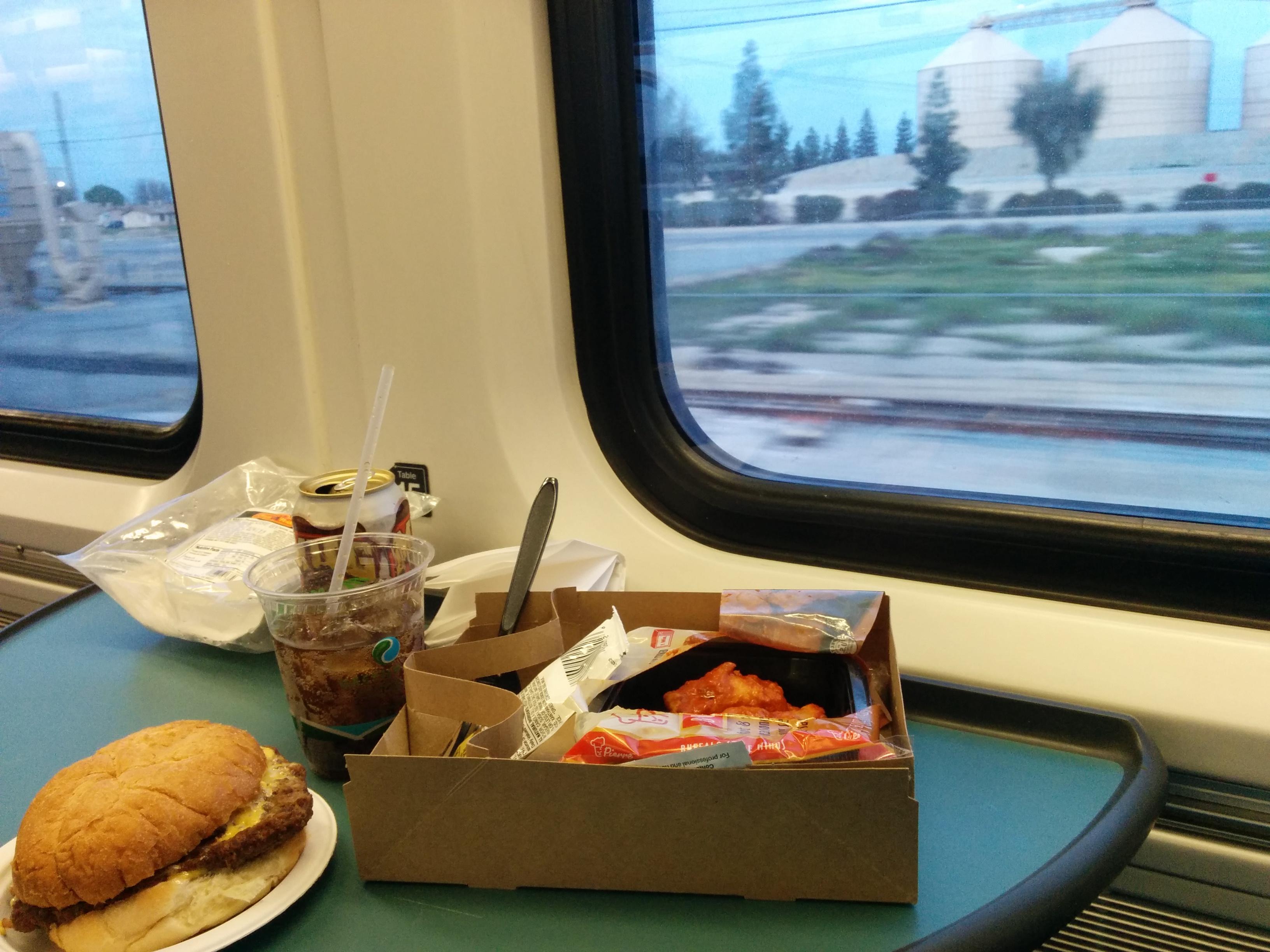 盘点火车上令人羡慕的10种自带美食