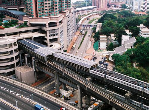 不过在轨道上盖楼的案例也是有的,比如香港青衣站,九龙站,重庆的李子