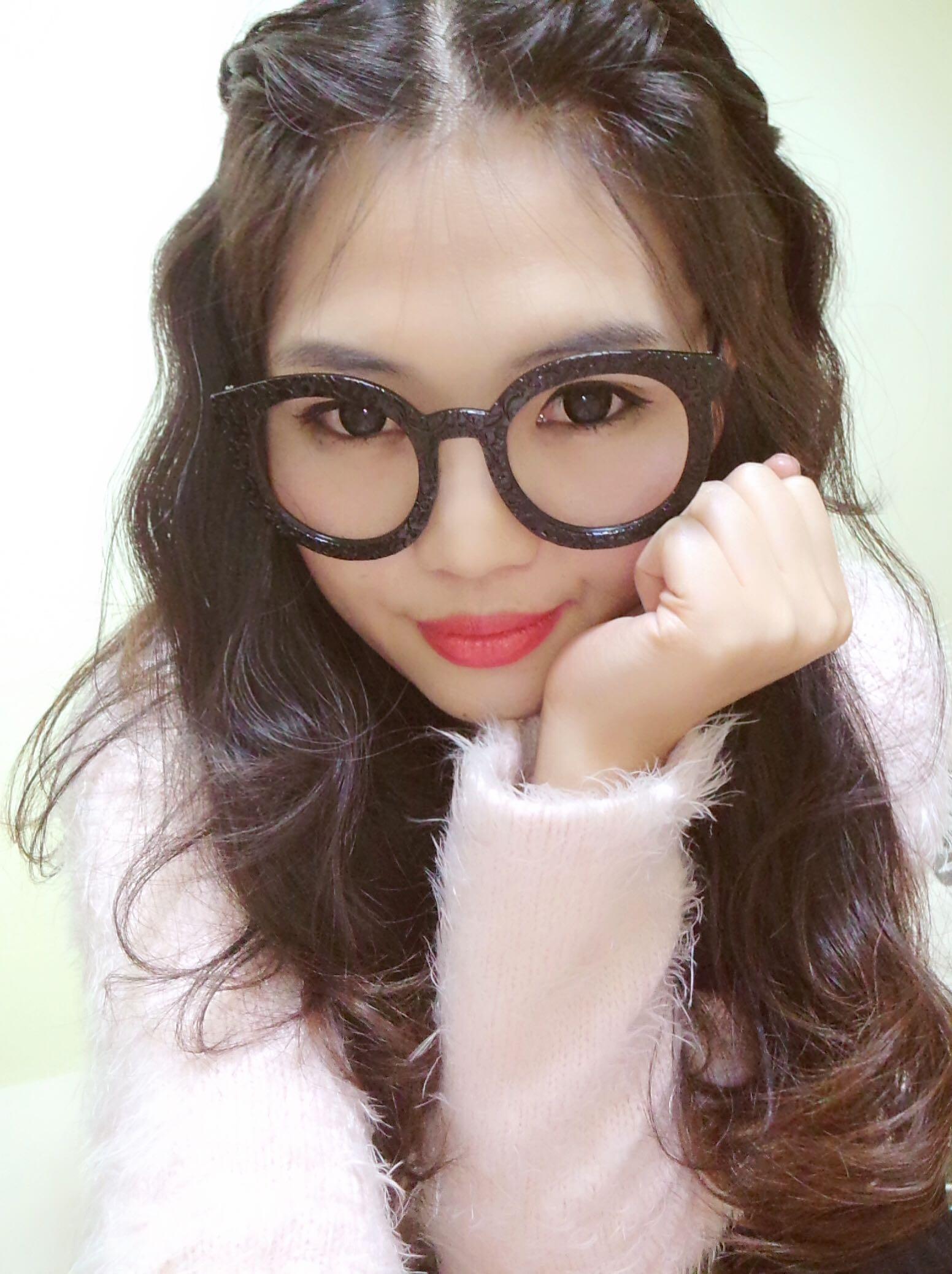 戴眼镜的女孩怎样自拍好看