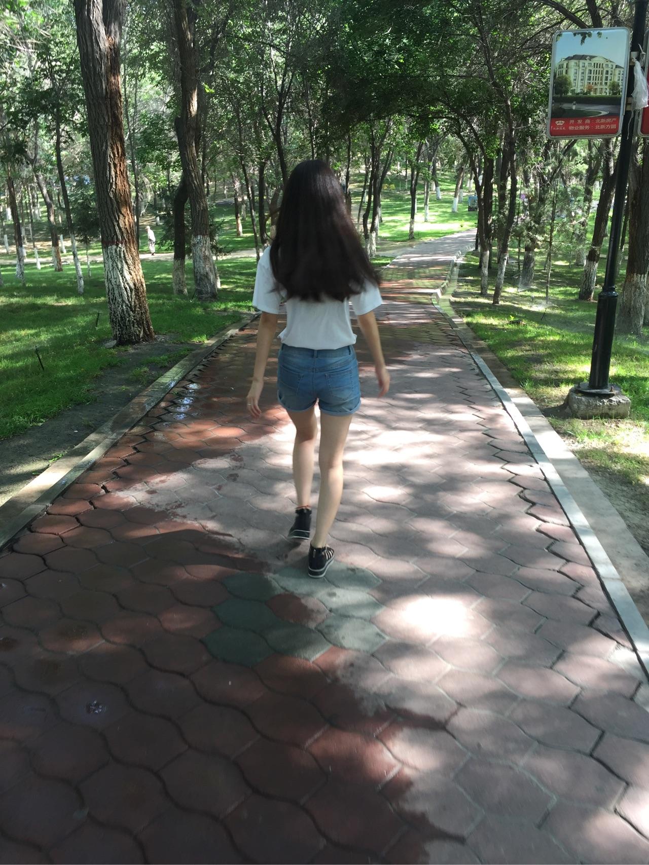 拍照怎样拍一张很长的照片 670982432920ba26e23dd57aea28367f_r.jpg