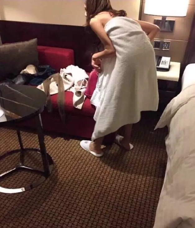 离婚声明一出,疑似马蓉被王宝强捉奸在床的照片流出↓↓↓4.