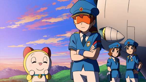 影片最后登场的时光巡逻队员,与漫画原作中的大叔形象完全不同,变成了