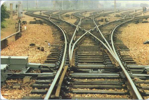 火车是怎样变轨的?