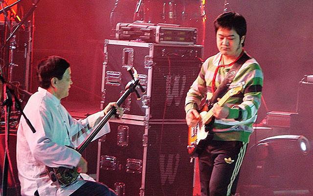 何玉生中国第一个弹电吉他的就是我