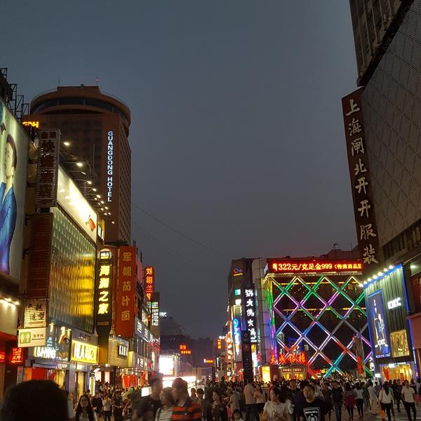 1德化街,好像南京的新街口