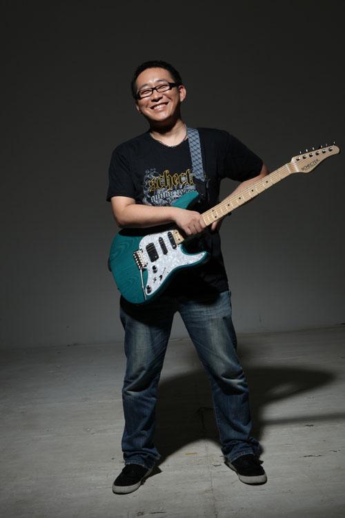 《凌晨两点 北京》国内的吉他手,我挺喜欢纪元和夏炎的,夏炎曾任2005