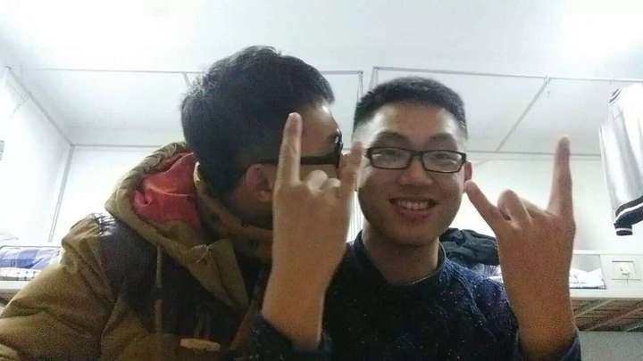 两个男生关系超级好,但又不是基友这正常吗?