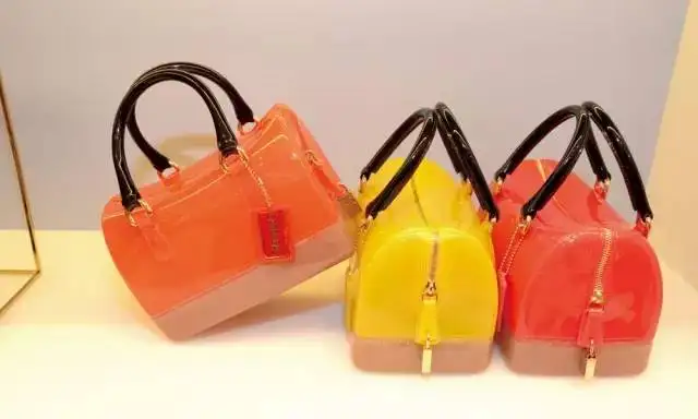 爆款又救了一个品牌，这次是Furla
