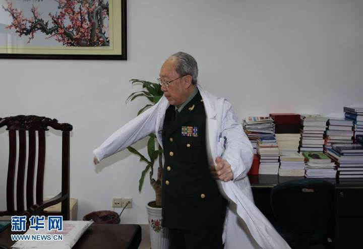 怎样把白大褂或实验服穿得帅气?