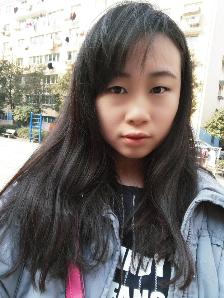 方脸大额头没有下巴女生发型怎么弄?