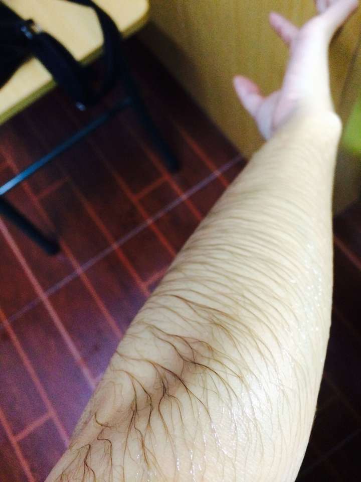 女生长浓密手毛是一种什么样的体验?