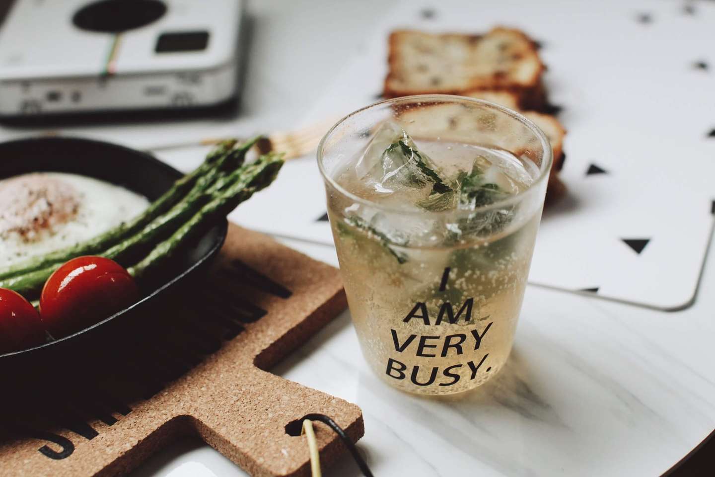 还有什么比冰咖啡更适合呵欠连天的下午呢 知乎 还有什么比冰咖啡更适合呵欠连天的下午呢 知乎