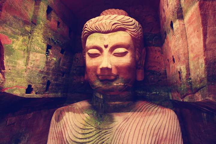 据说是最大洞内佛.好像是51米高,药师佛