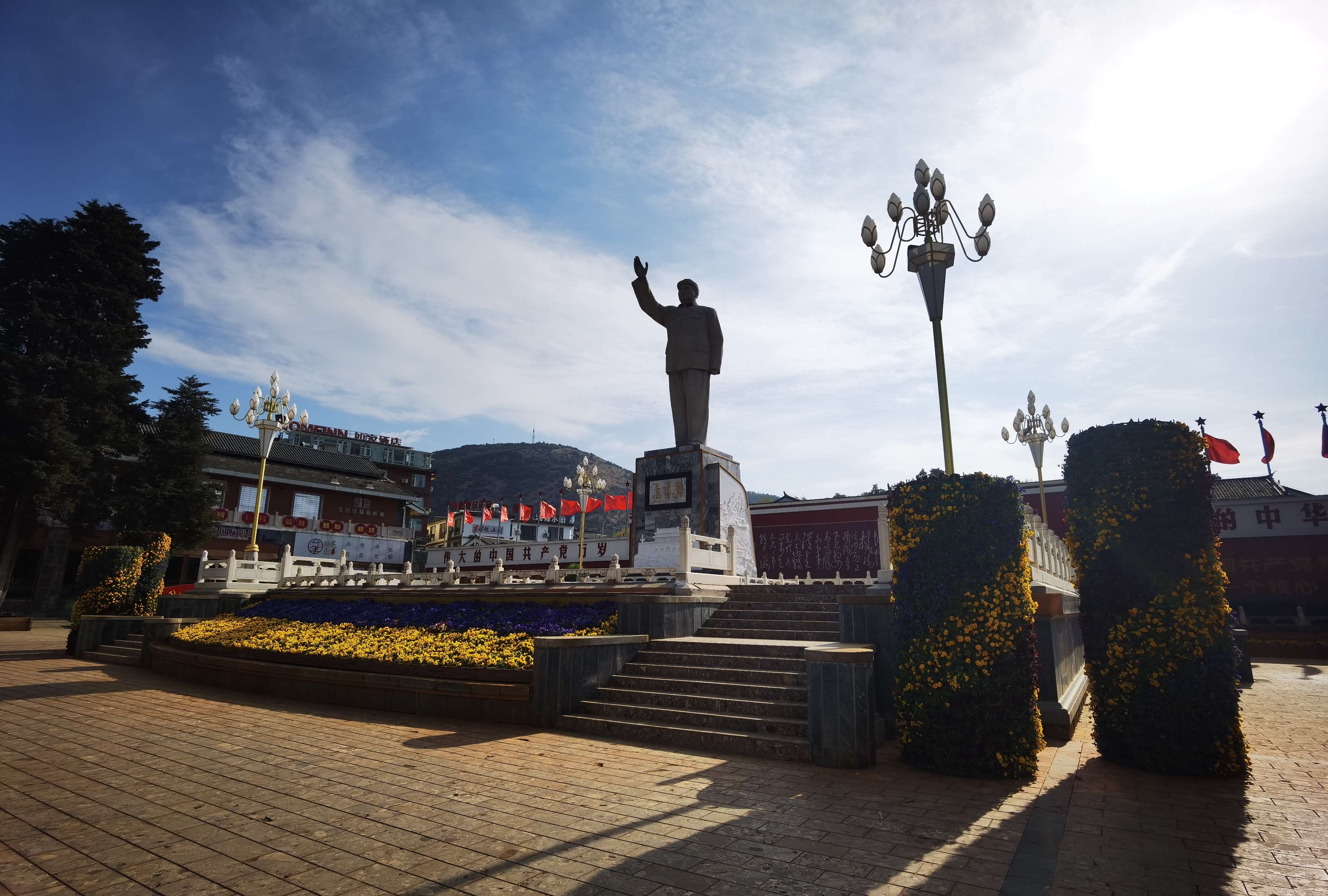 gold rich money 的想法: #捕捉到一朵云# 丽江红太阳广场 - 知乎