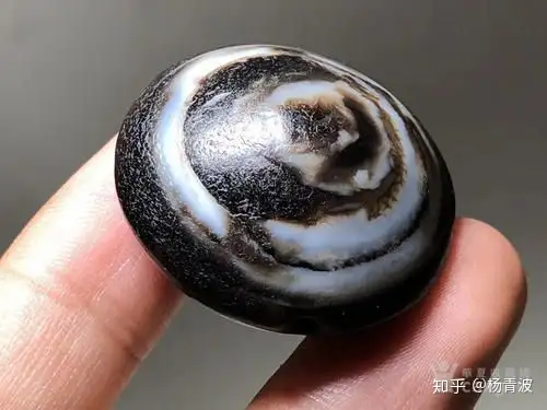 1,圆板珠(又叫天眼石,羊眼天珠,羊眼板珠等);主要归结起来可以分为