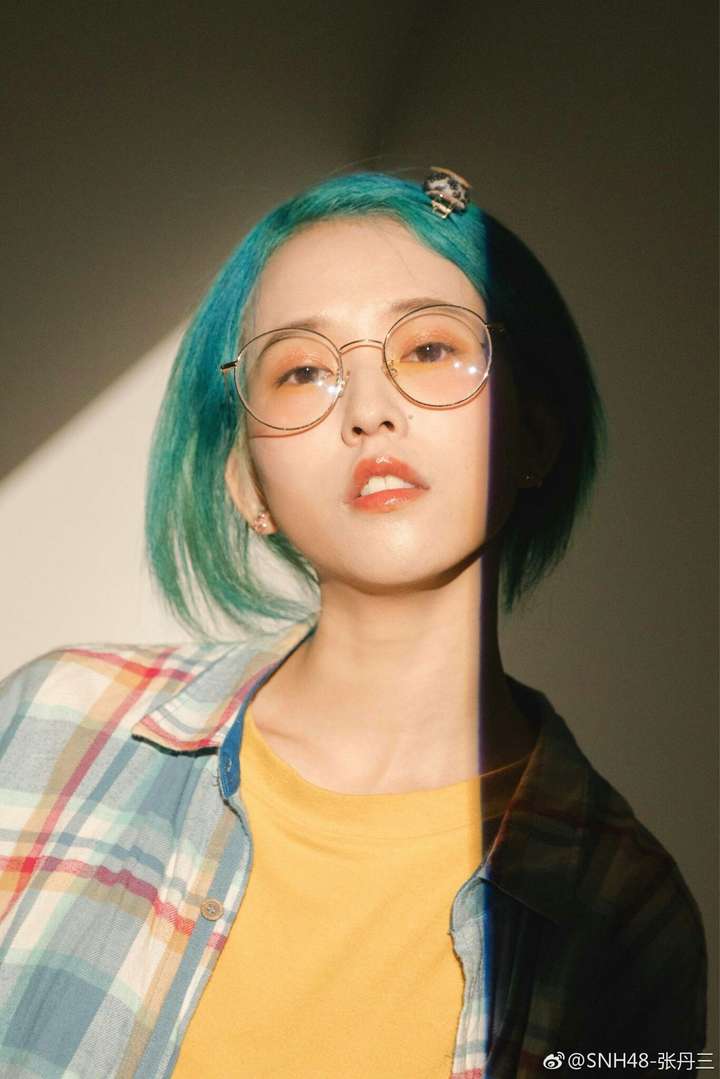 如何看待四选前张丹三被停外务染绿头发以及众多聚聚出坑